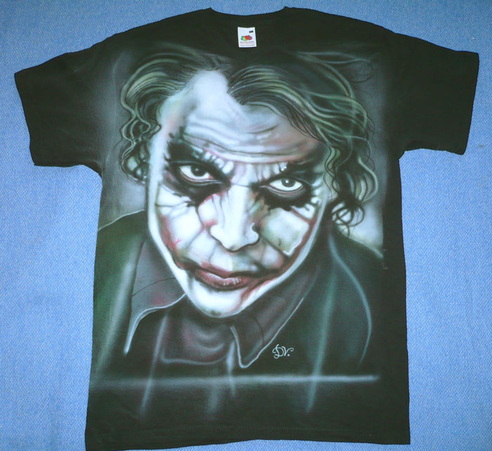 Airbrush on t-shirt by hotleather