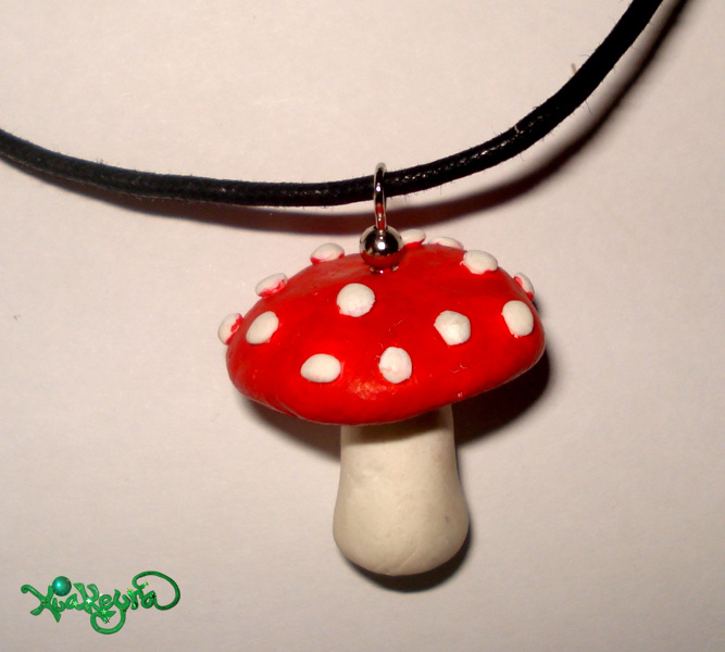 Mushroom necklace by Xiakeyra