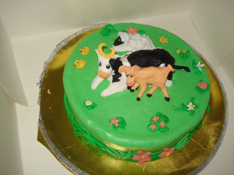 Farm animals, fondant cake by Xiakeyra