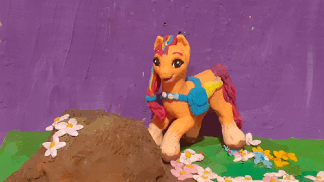 Sunny pony alicorn clay animation by Xiakeyra