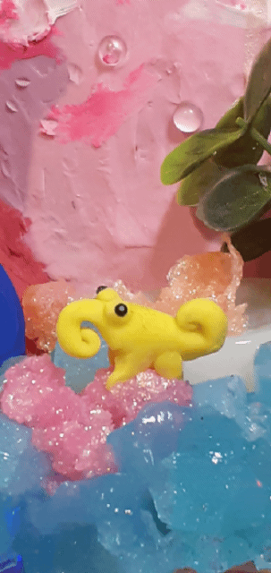Yellow crit enjoying slime sea clay animation by Xiakeyra